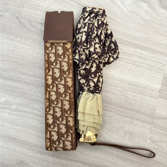 Christian Dior monogram foldable umbrella - Picture 1 of 11